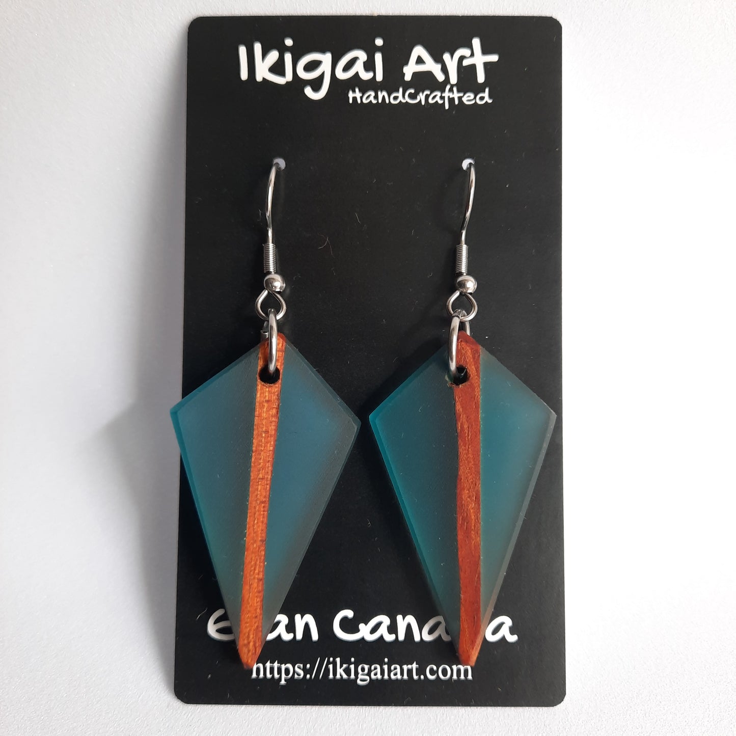 Pendientes Flecha Resina y Madera con Gancho azul