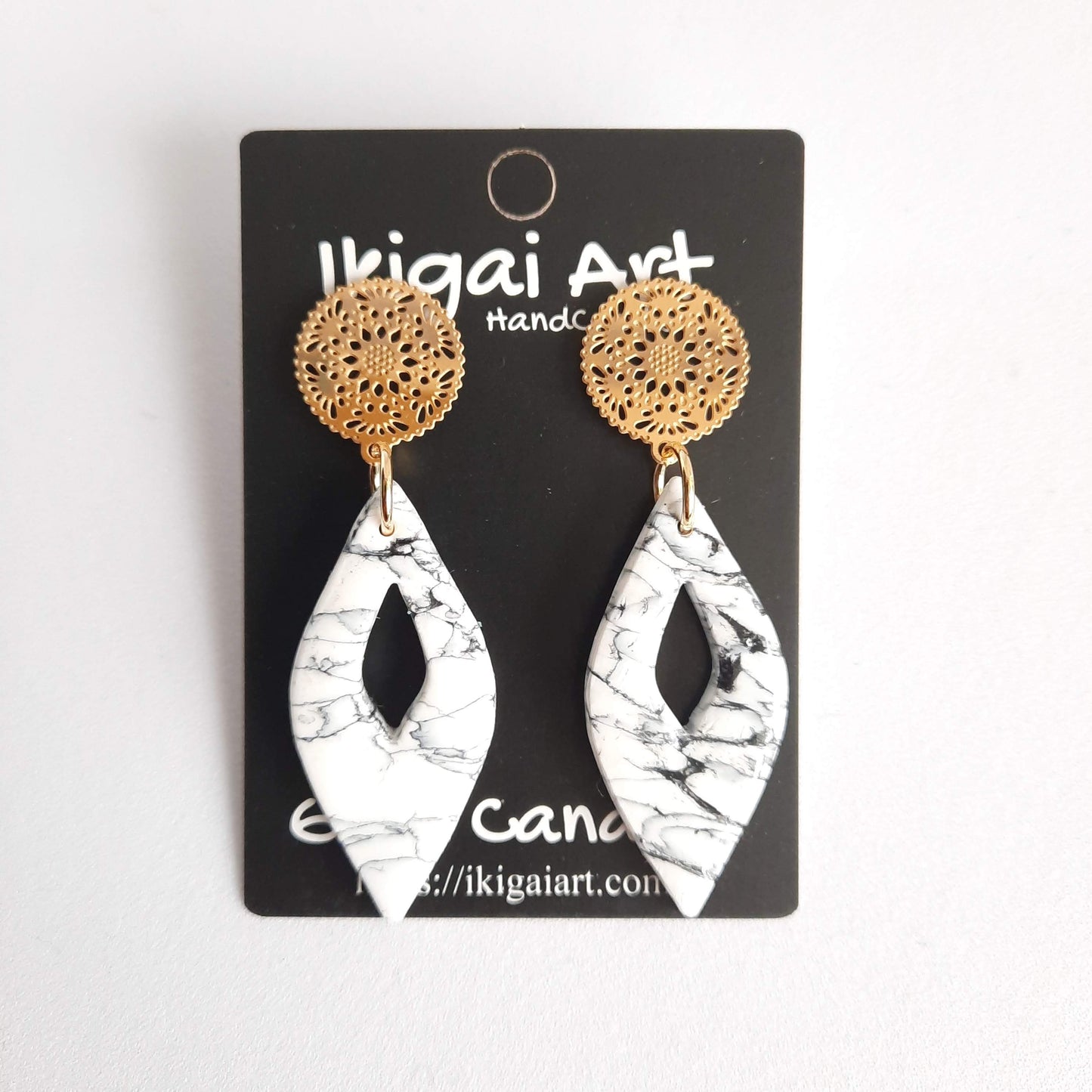 Pendientes Fantasy Blanco Mármol con Base Dorada