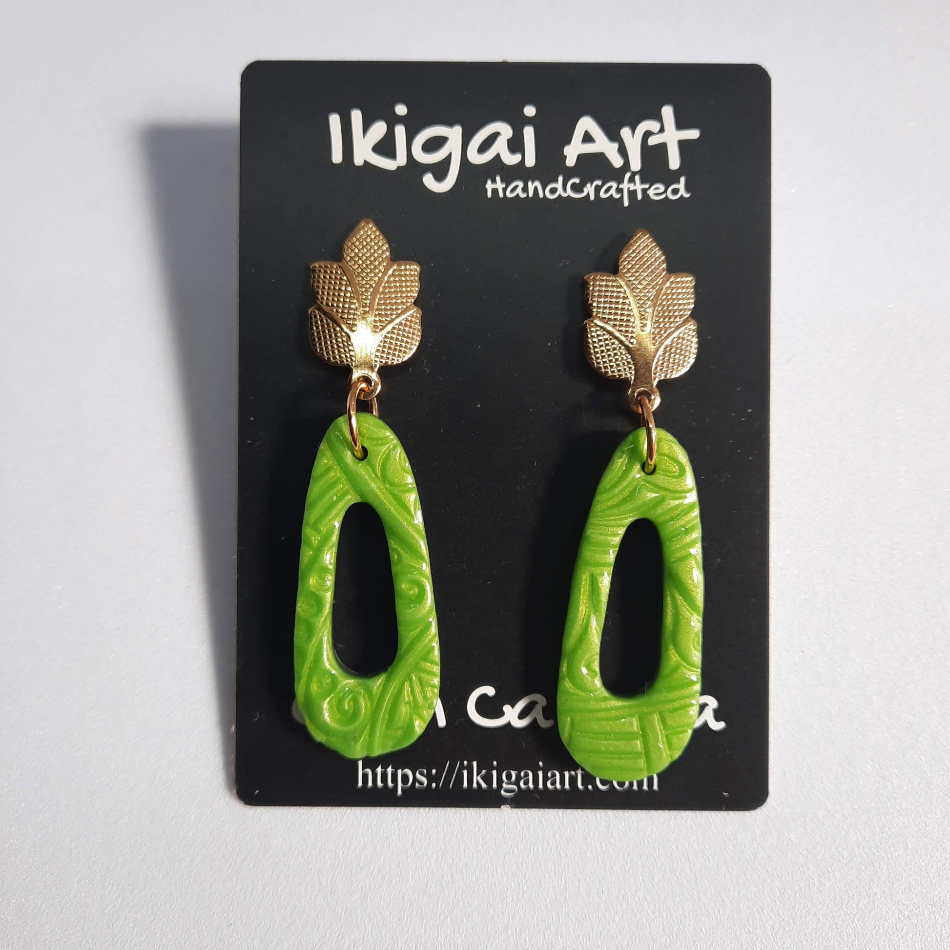 Pendientes Fantasy Mediano Verde con Base Dorada