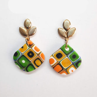 Pendientes Cuadrado Arcoíris con Base dorada