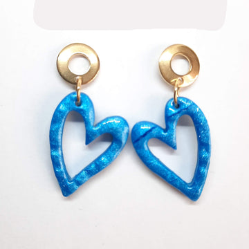 Pendientes Corazón Hueco Azul con Base Dorada