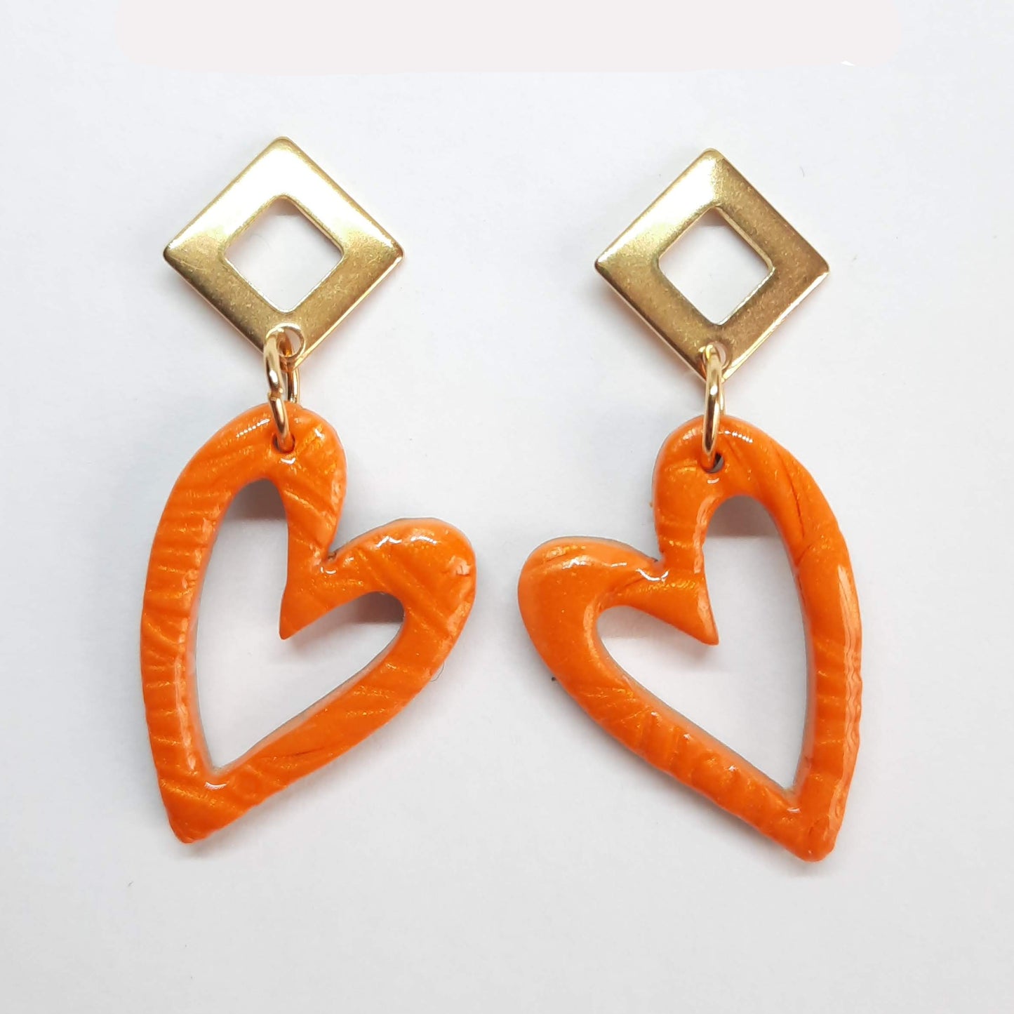 Pendientes Corazón Naranja con Base Dorada