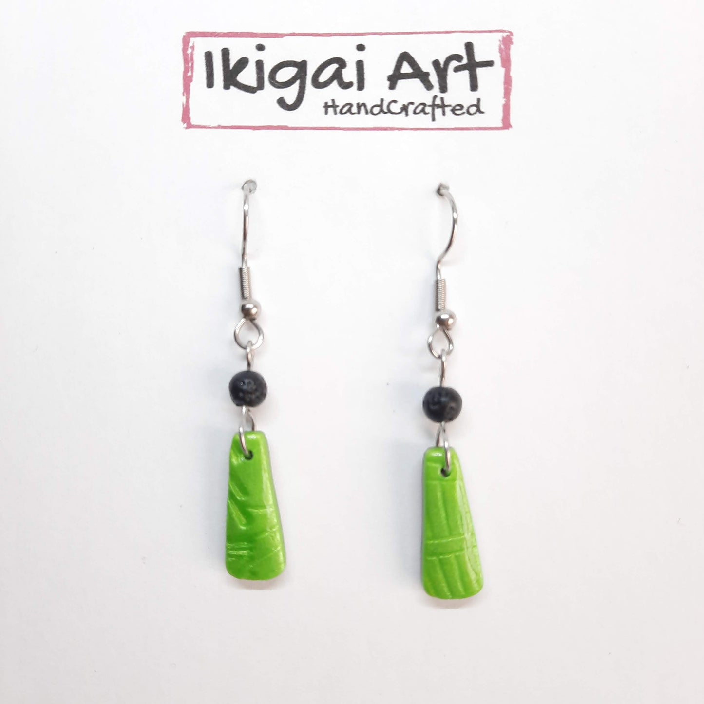 Pendientes Trapecio Verde con Gancho Acero y Bolitas de Lava
