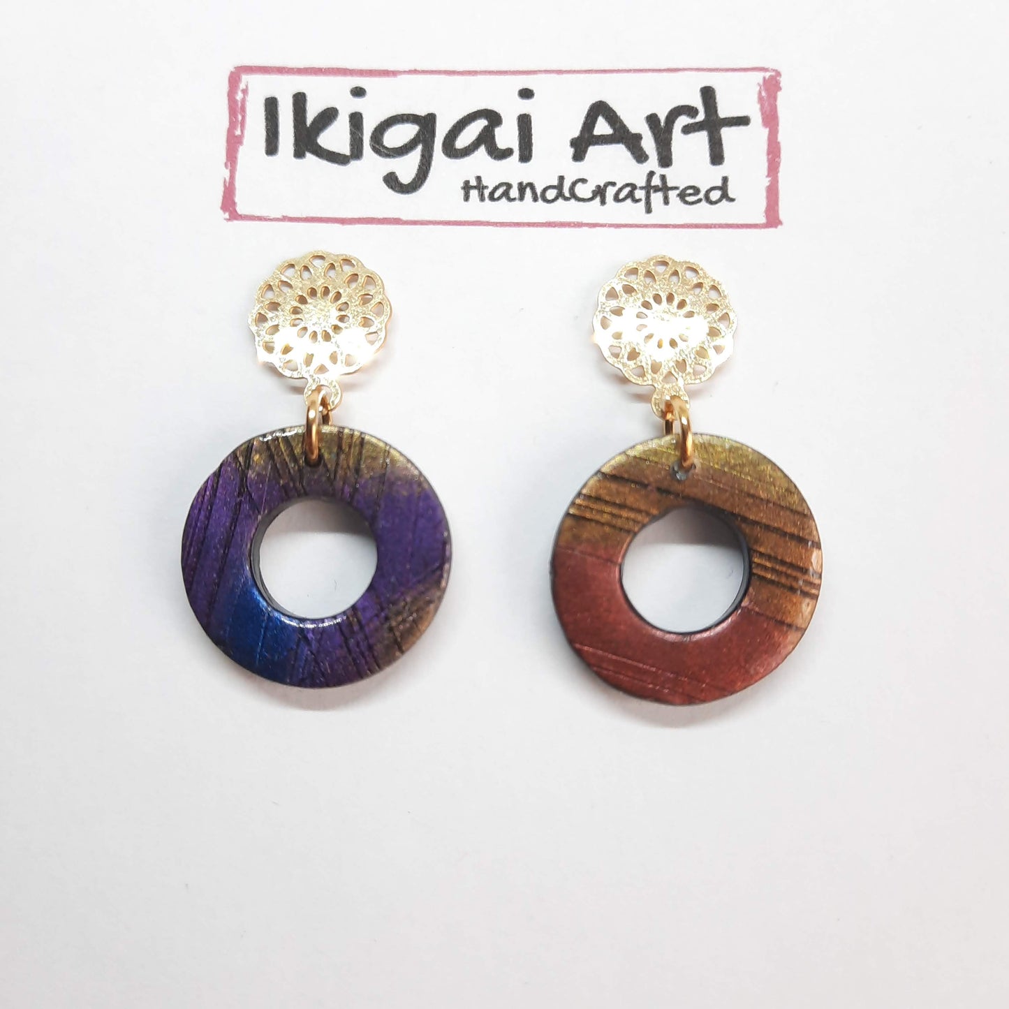 Pendientes Redondo Pequeño Labradorita Violeta con Base Dorada