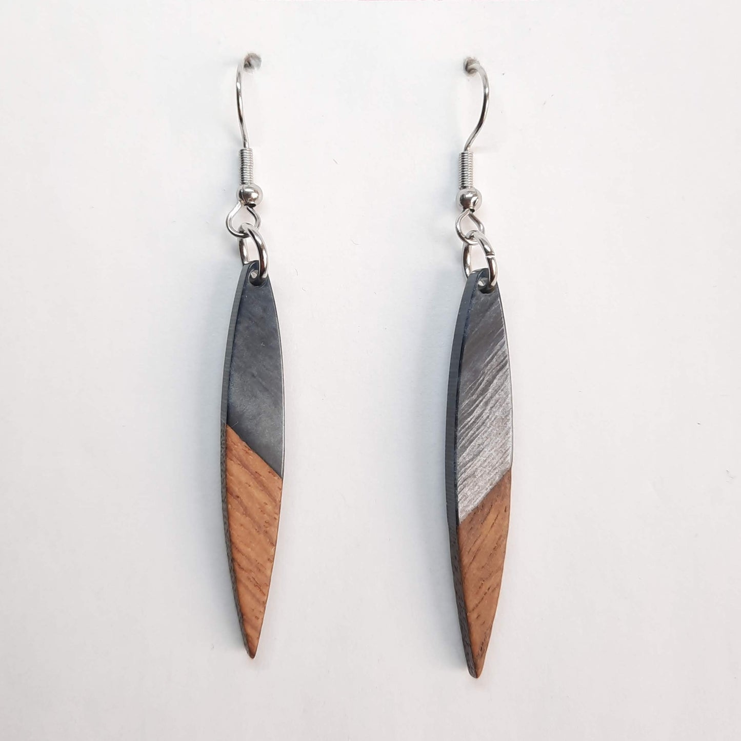 Pendientes Largo Negro Resina y Madera con Gancho