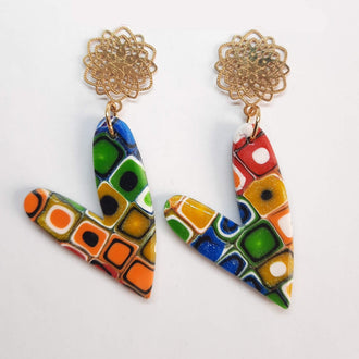 Pendientes Corazón Grande Arcoíris con Base Dorada