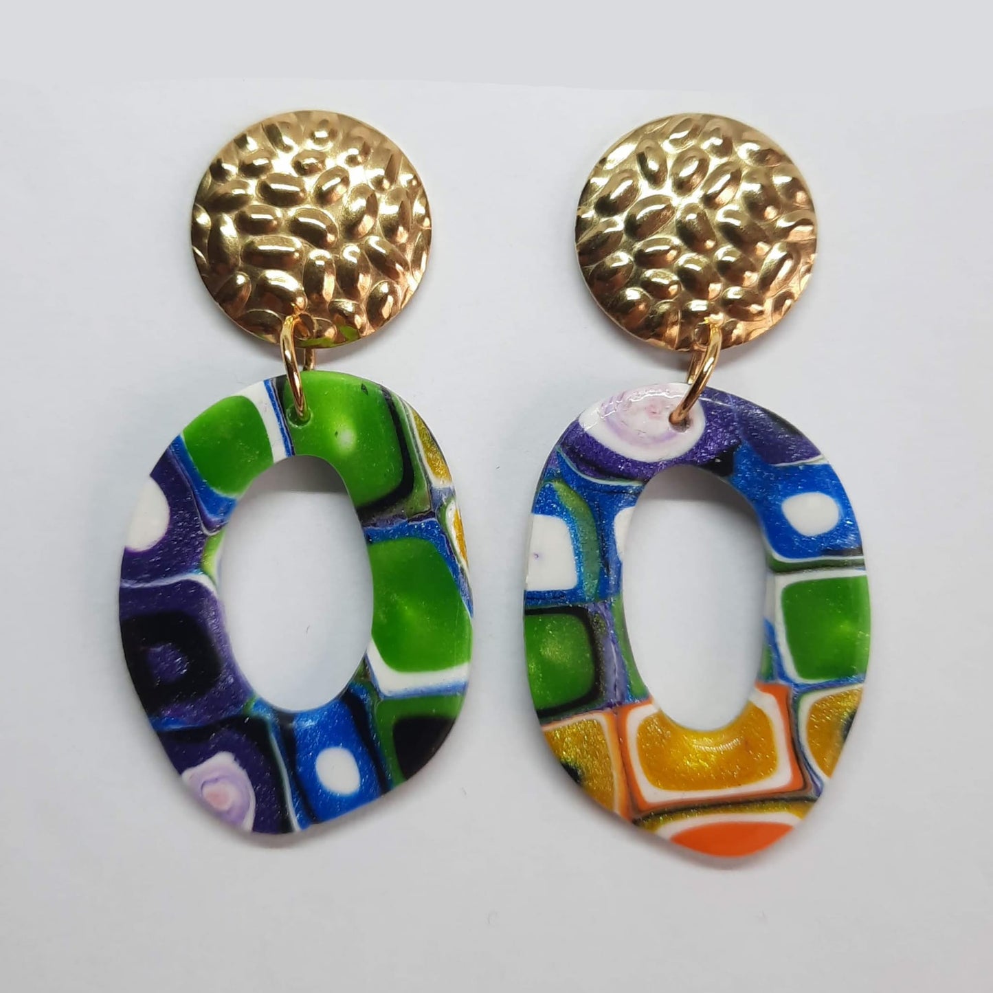 Pendientes Ovalado Arcoíris con Base dorada