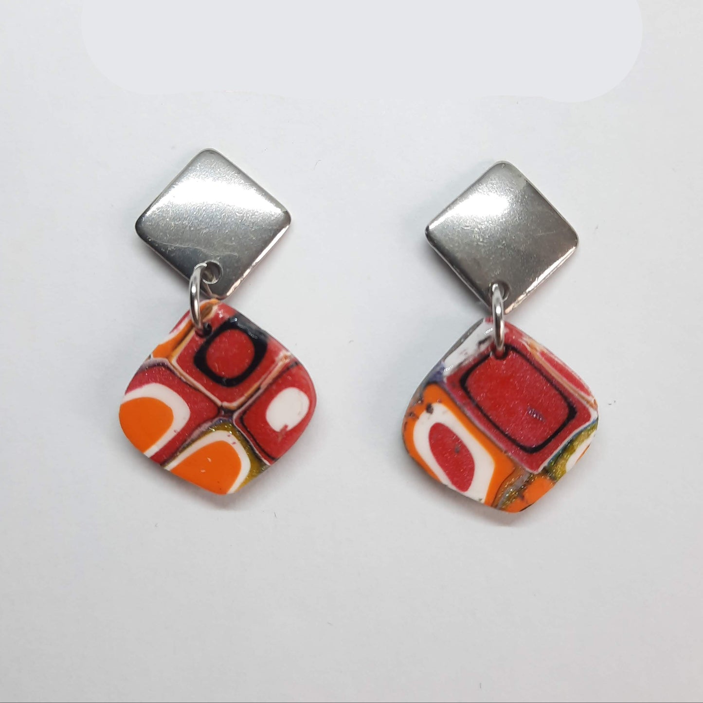 Pendientes Abanico Pequeño Arcoíris con Base Acero