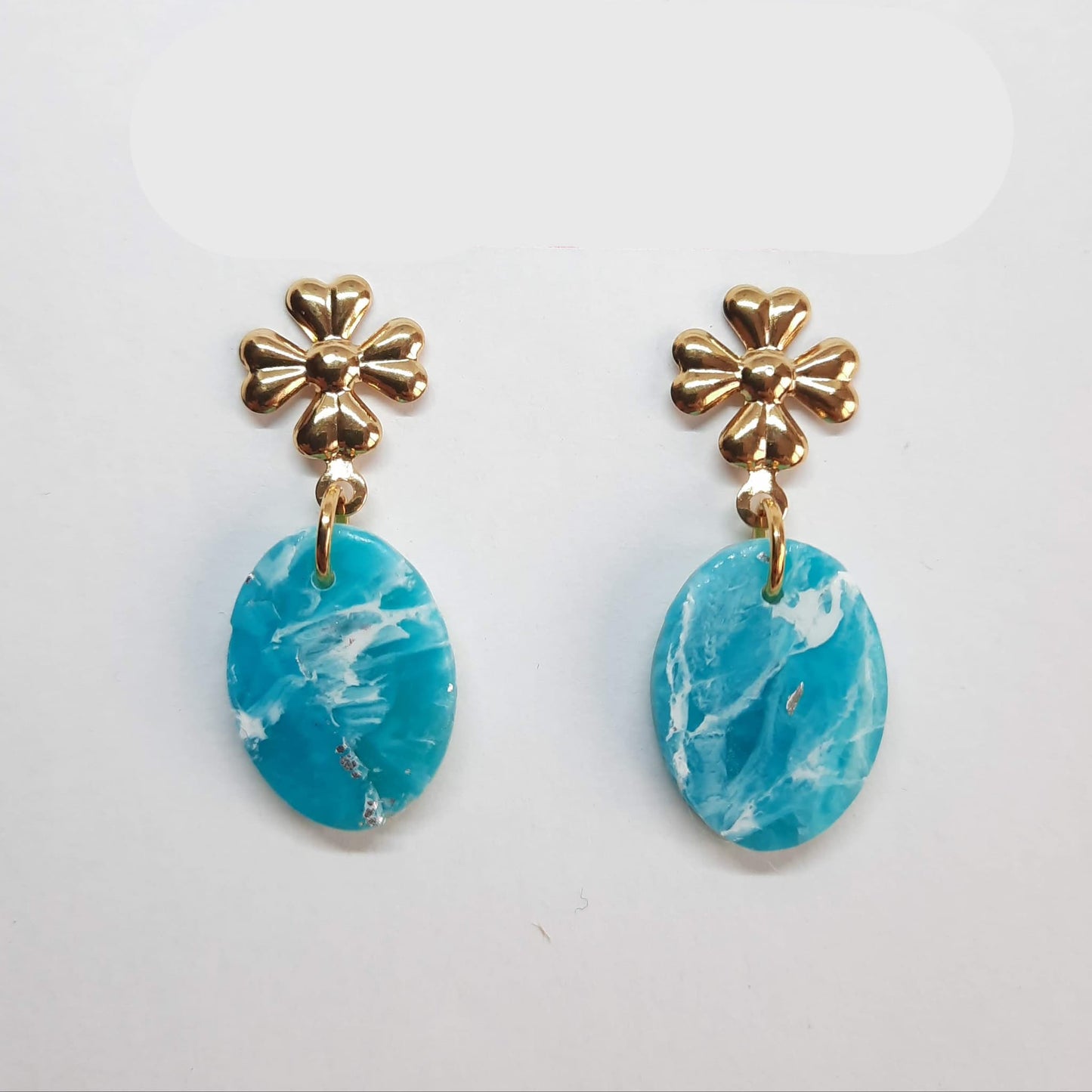 Pendientes Óvalo Aguamarina con Base Dorada