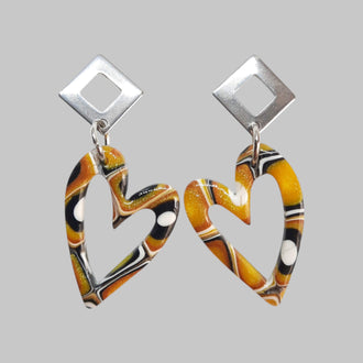 Pendientes Corazón Hueco Amarillo Antiguo con Base Acero