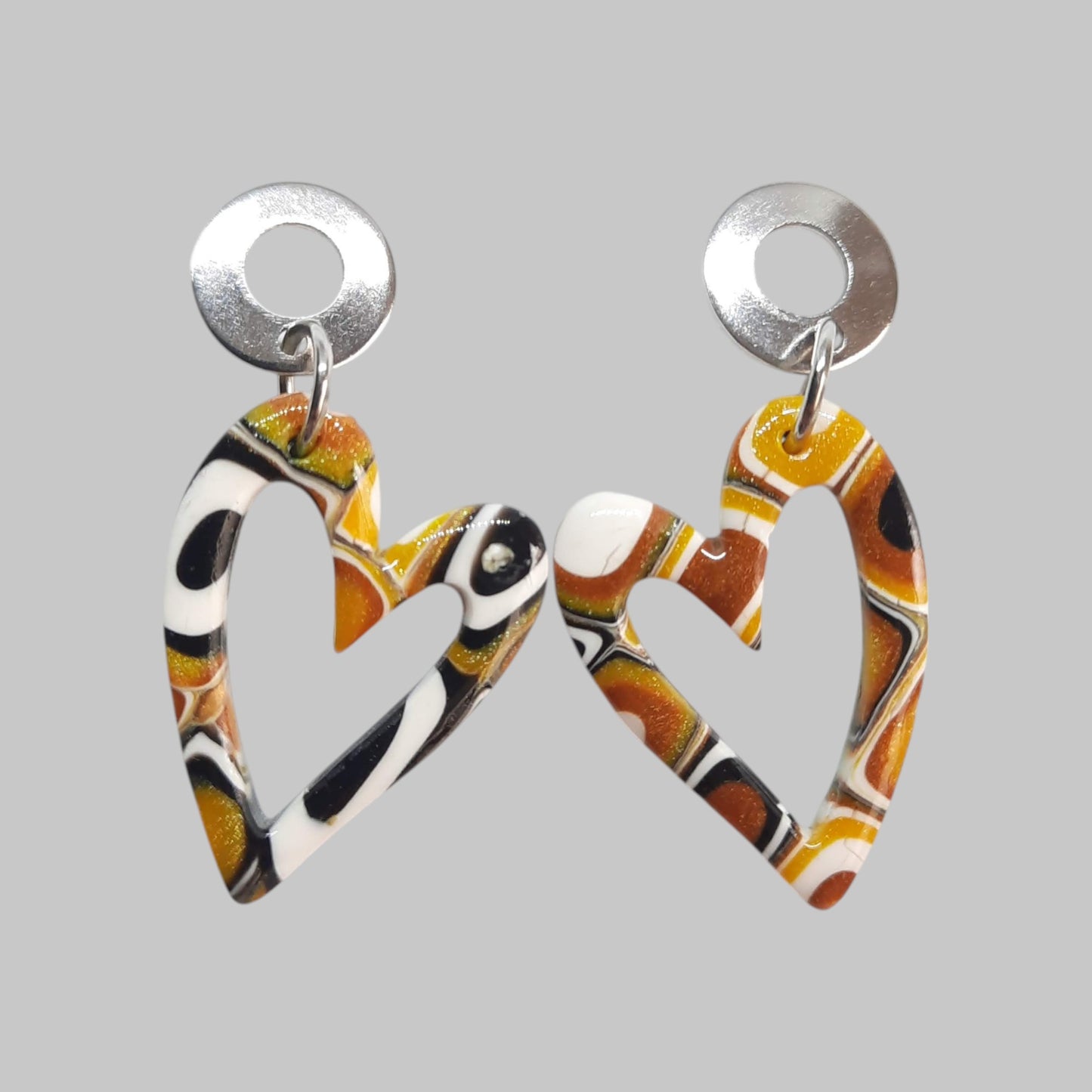 Pendientes Corazón Hueco Amarillo Antiguo con Base Acero