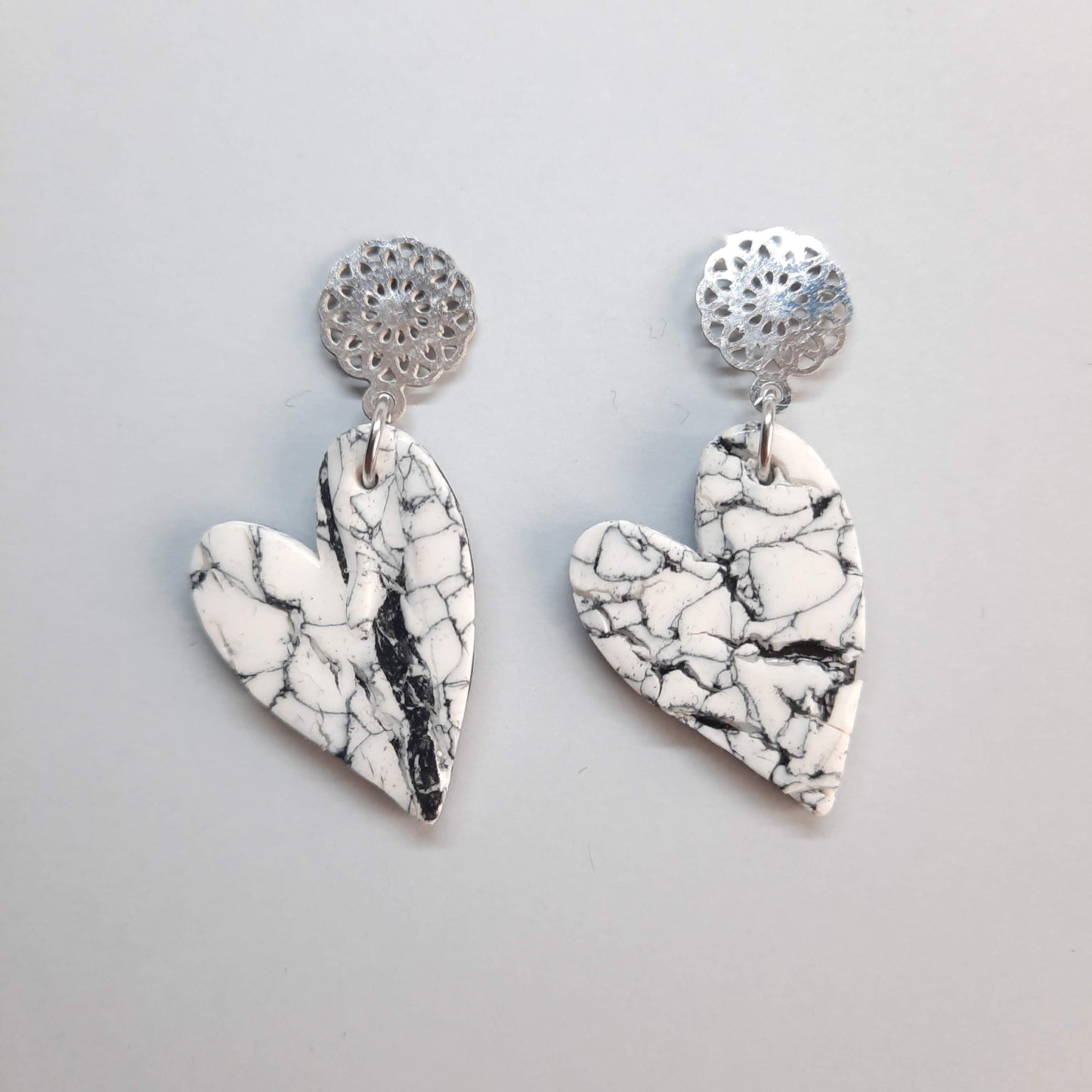 Pendientes Corazón Blanco Mármol con Base Acero