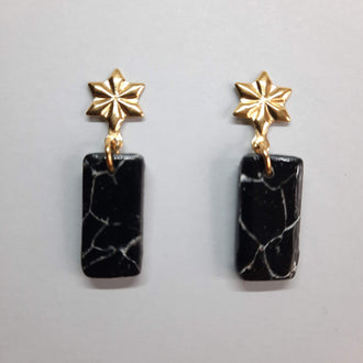 Pendientes Rectangular Negro Mármol con Base Dorada