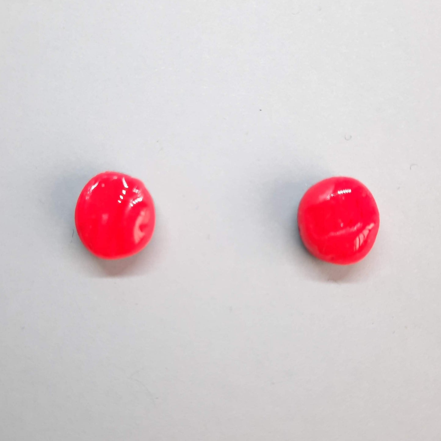 Pendientes Botón Redondo Pequeño Rosa Neon