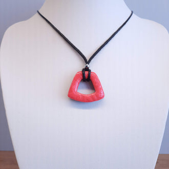 Colgante Trapecio Pequeño Rosa Neon