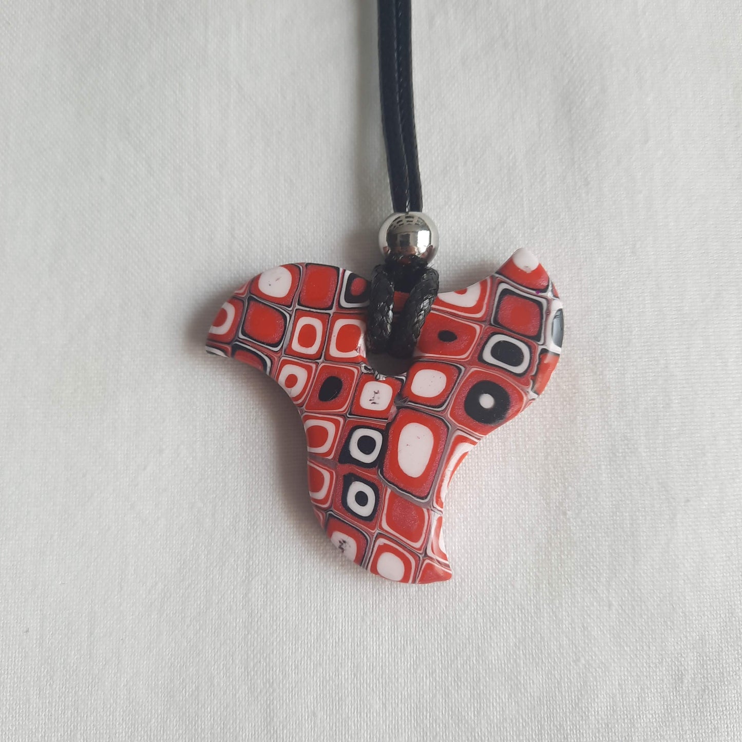 colgante helice rojo blanco negro