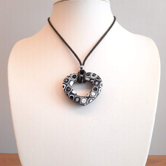 Colgante Corazón Alma Mediano Negro Blanco