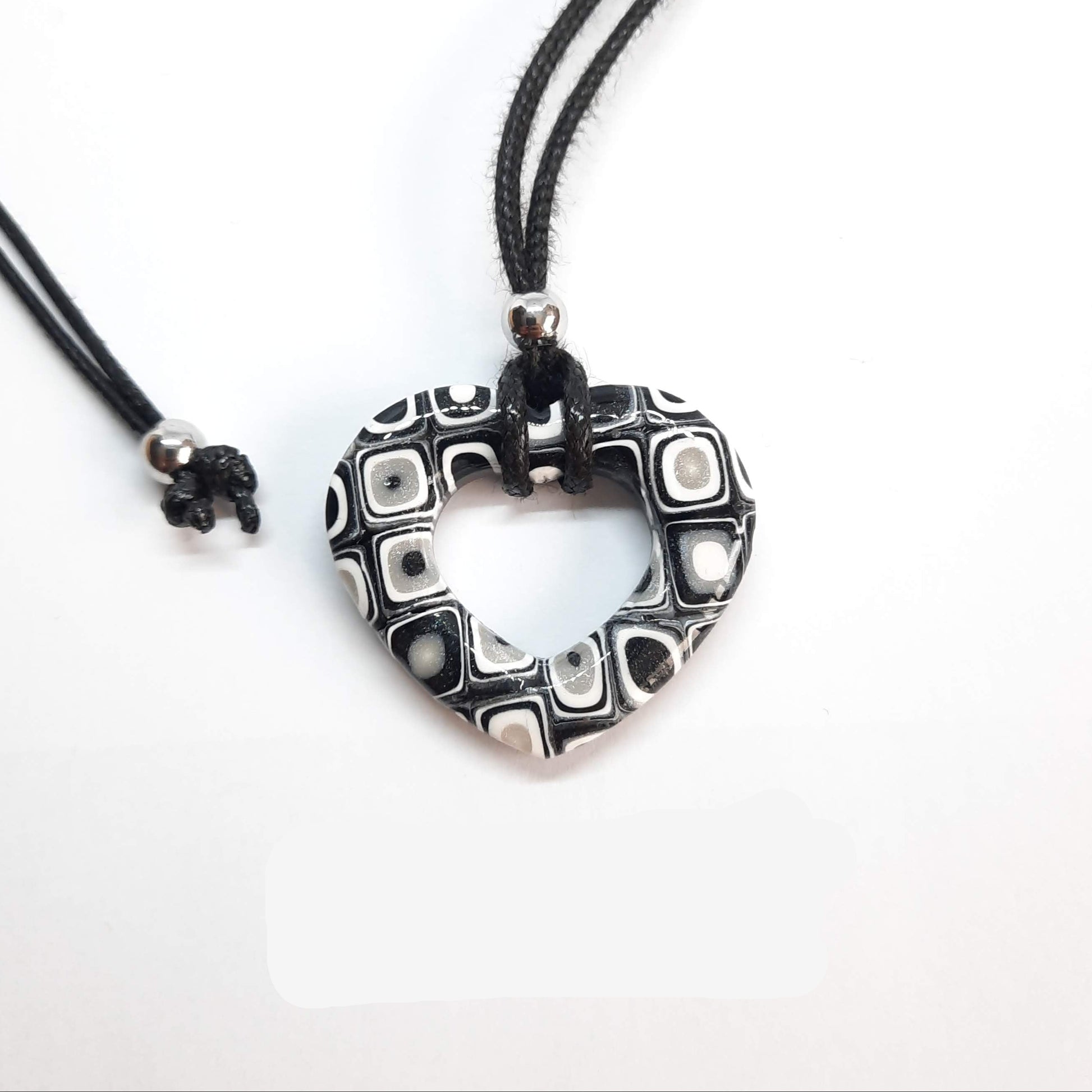 Colgante Corazón Alma Negro Blanco Pequeño