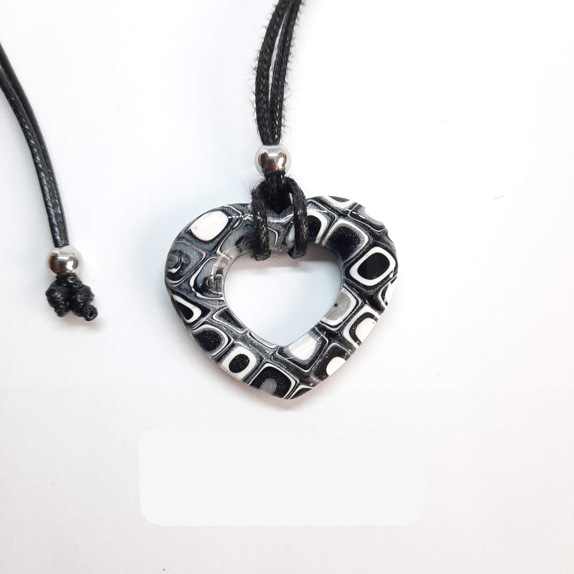 Colgante Corazón Alma Negro Blanco Pequeño