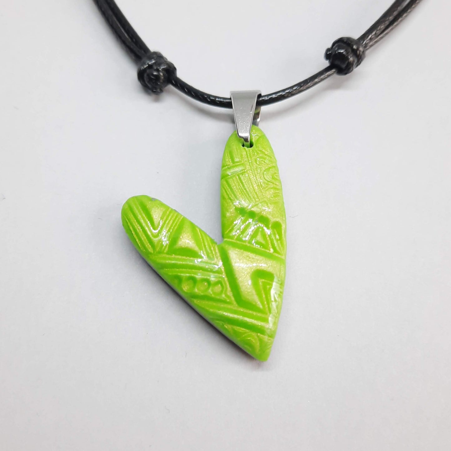 Colgante Corazón Delgado Verde Mediano