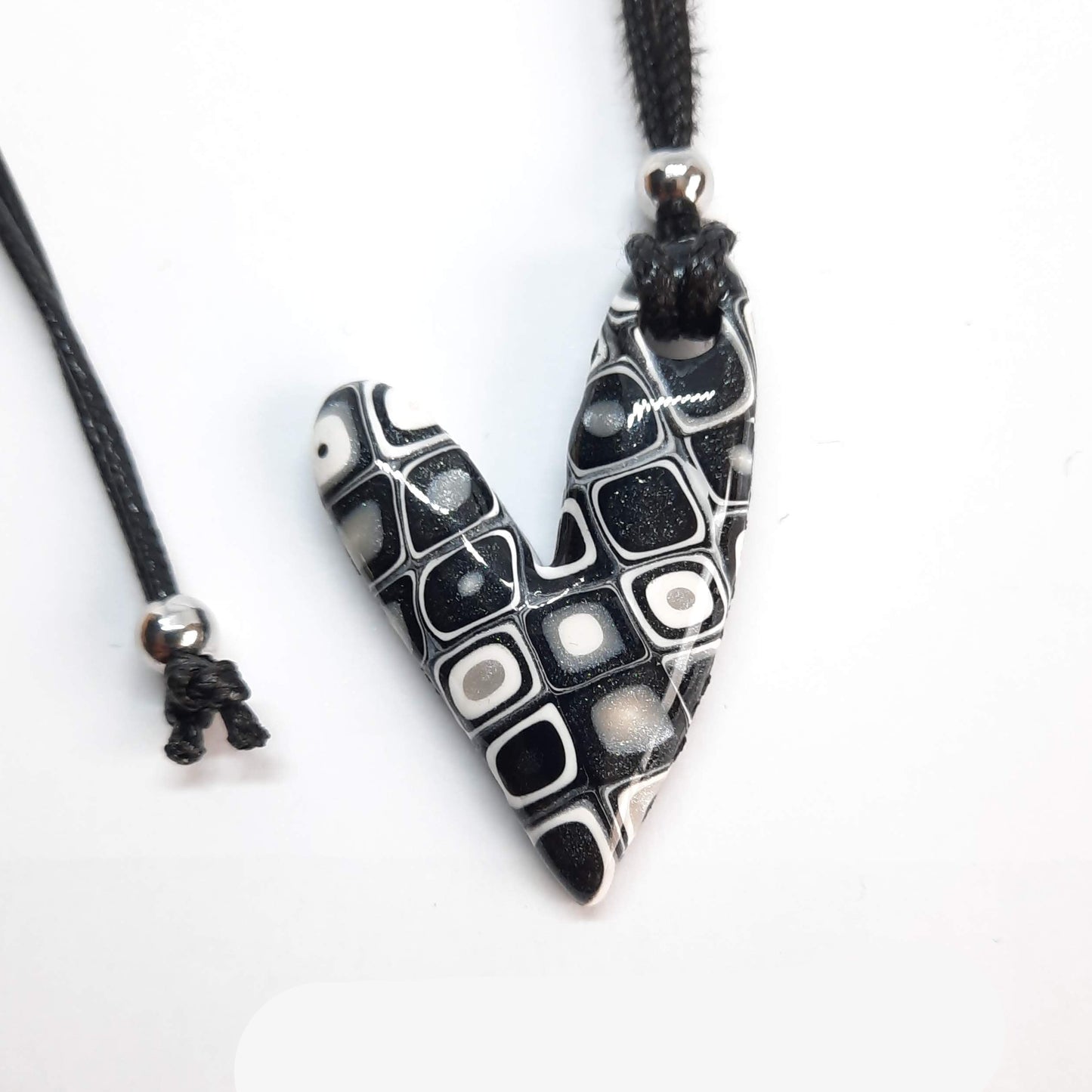 Colgante Corazón Delgado Negro Blanco