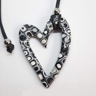 Colgante Corazón Hueco Grande Negro Blanco