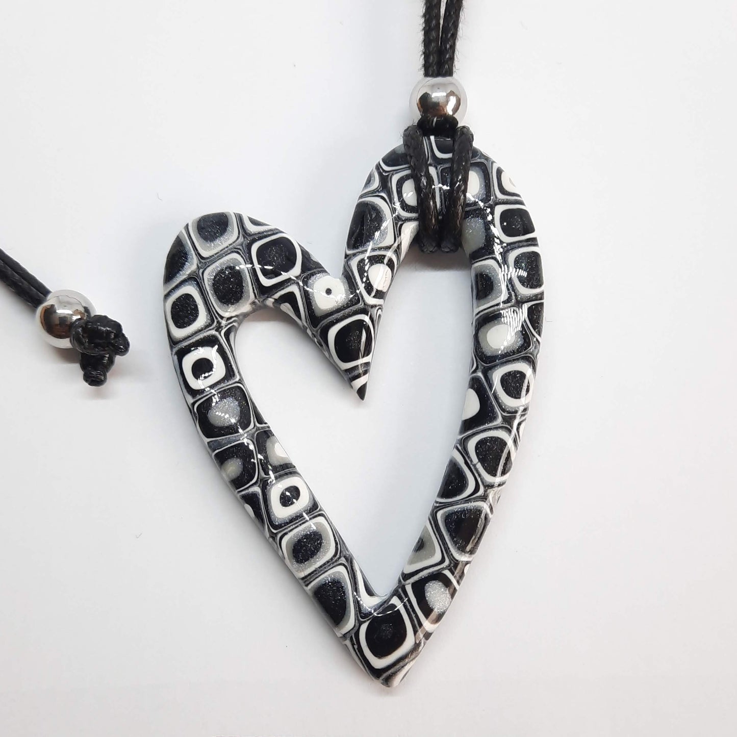 Colgante Corazón Hueco Grande Negro Blanco