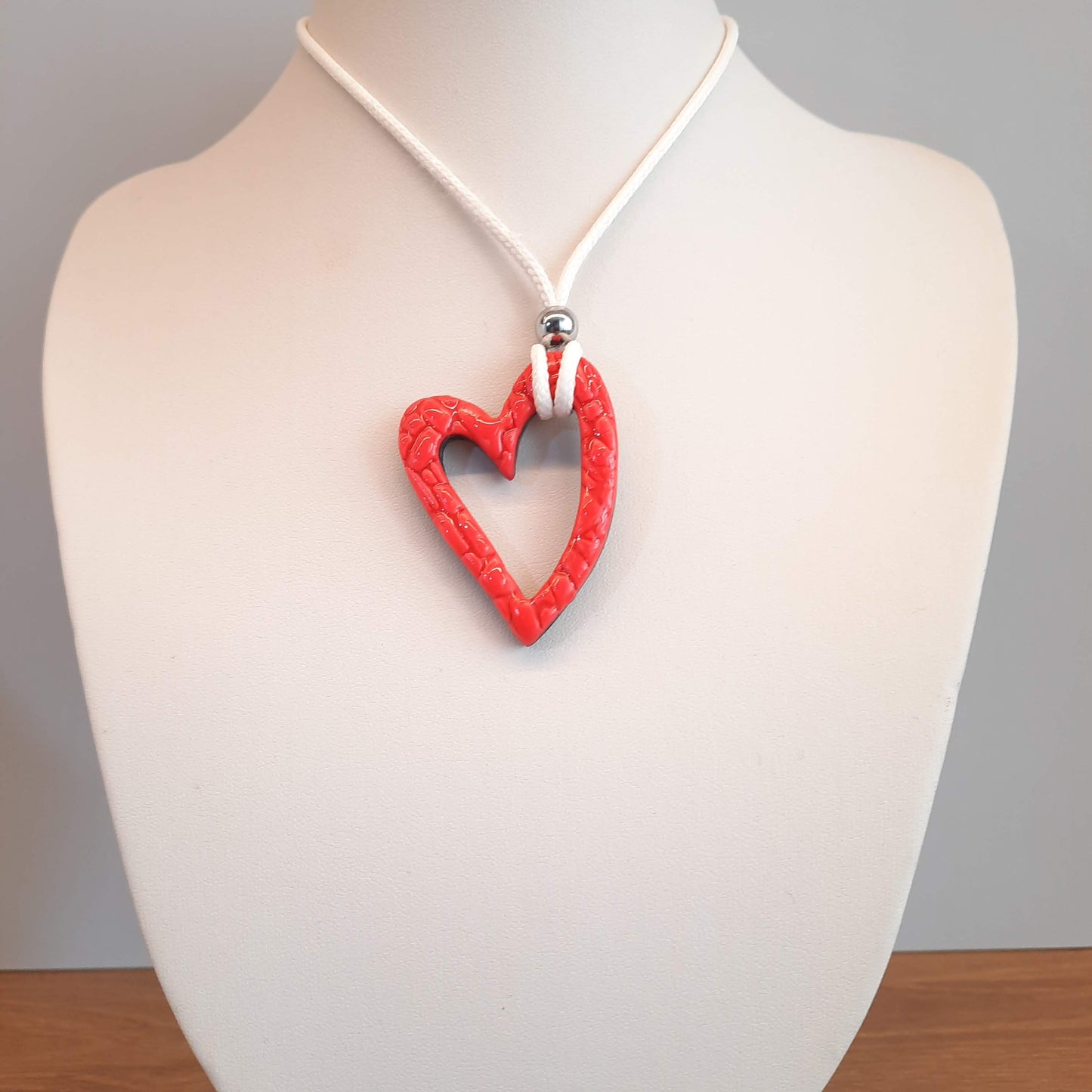 Colgante Corazón Hueco Mediano Rosa Neon