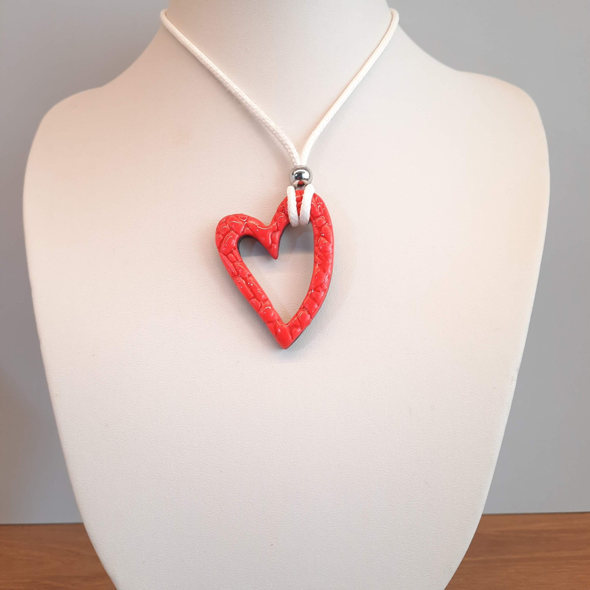 Colgante Corazón Hueco Mediano Rosa Neon