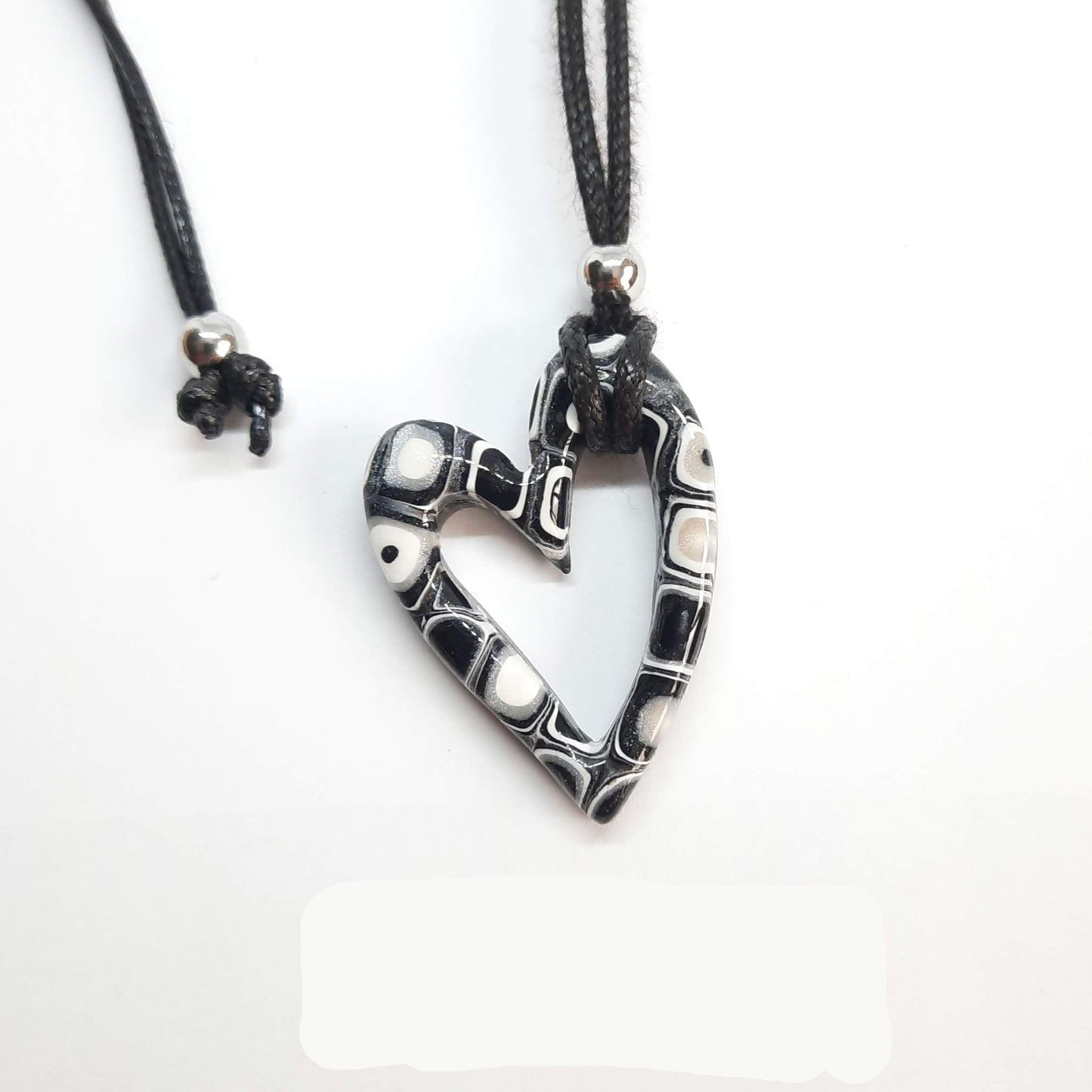 Colgante Corazón Hueco Pequeño Negro Blanco