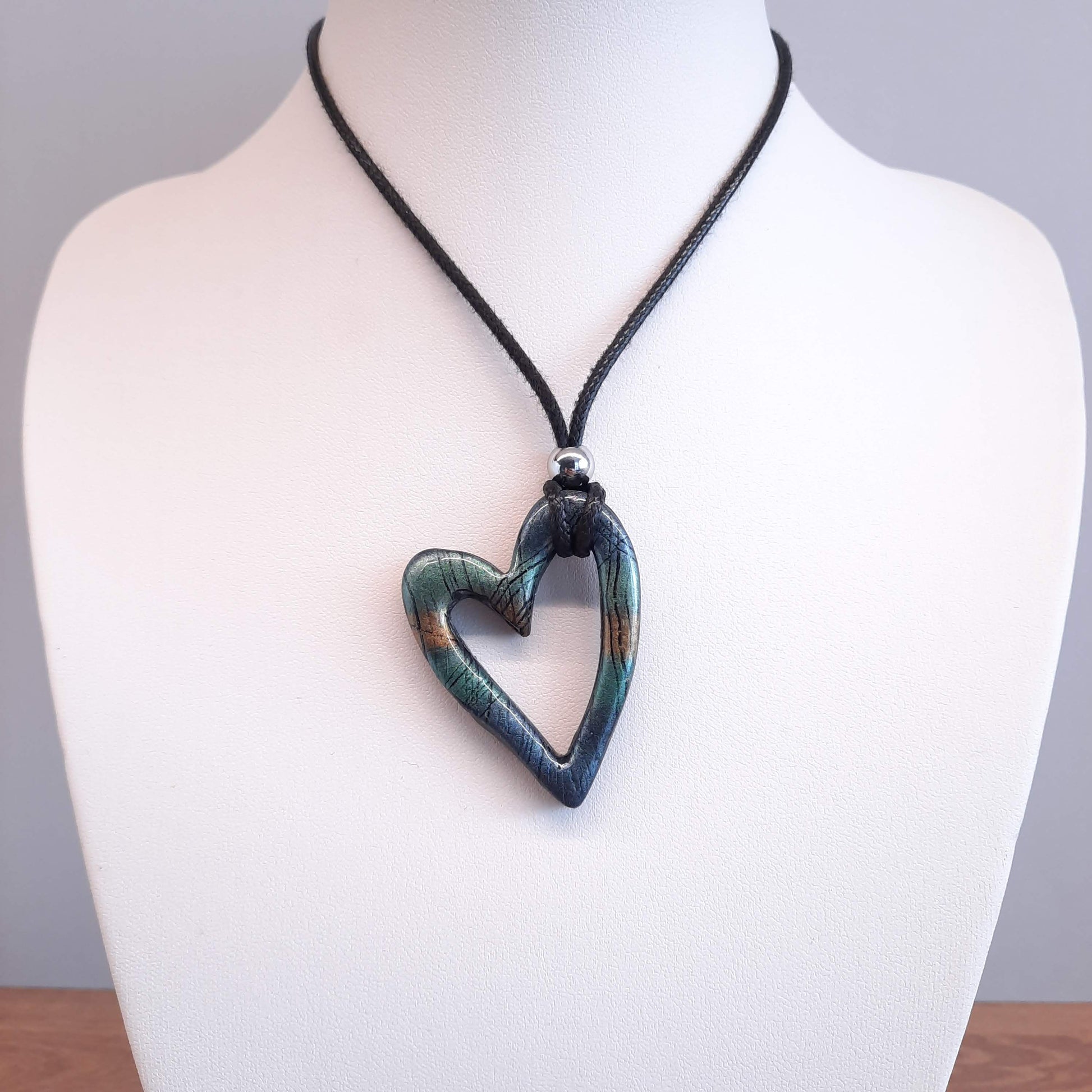 Colgante Corazón Hueco Mediano Labradorita Azul
