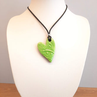 Colgante Corazón Pleno Verde Mediano