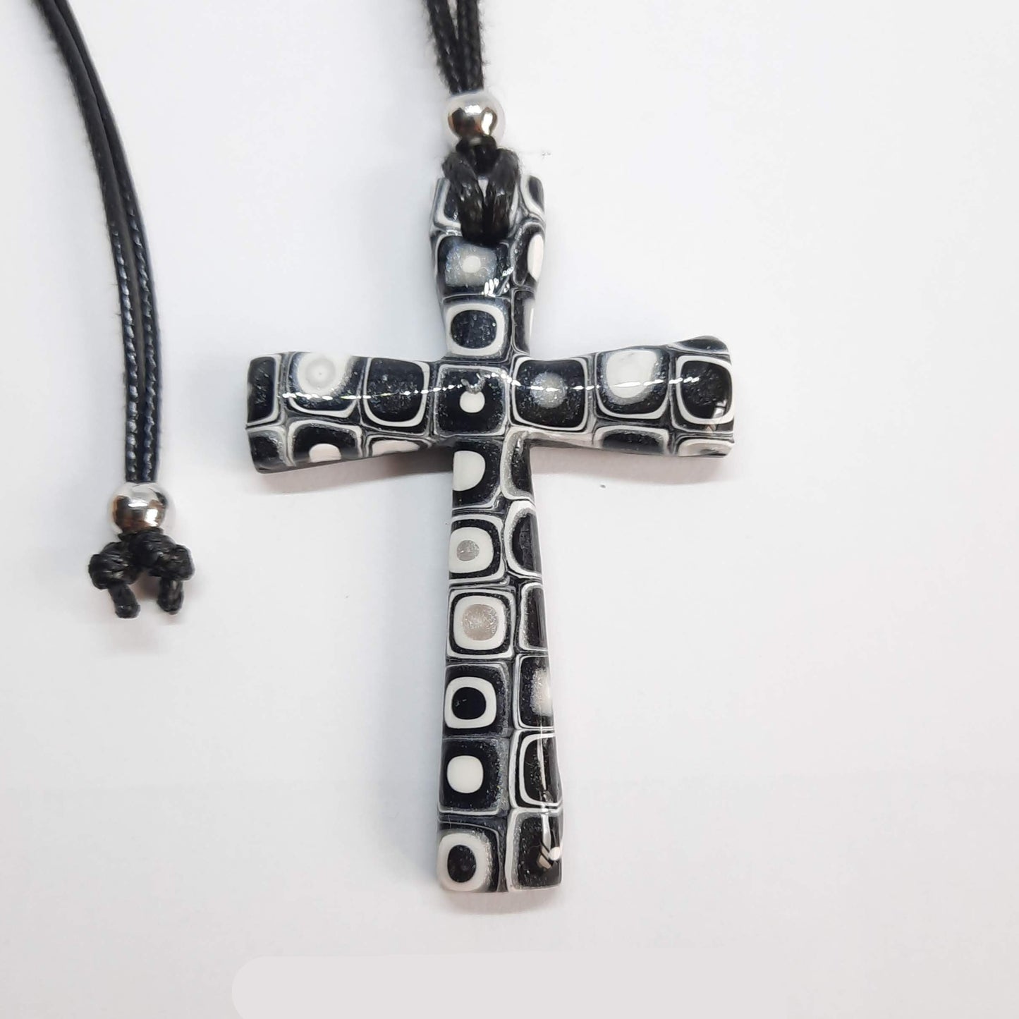 Colgante Cruz Negro Blanco
