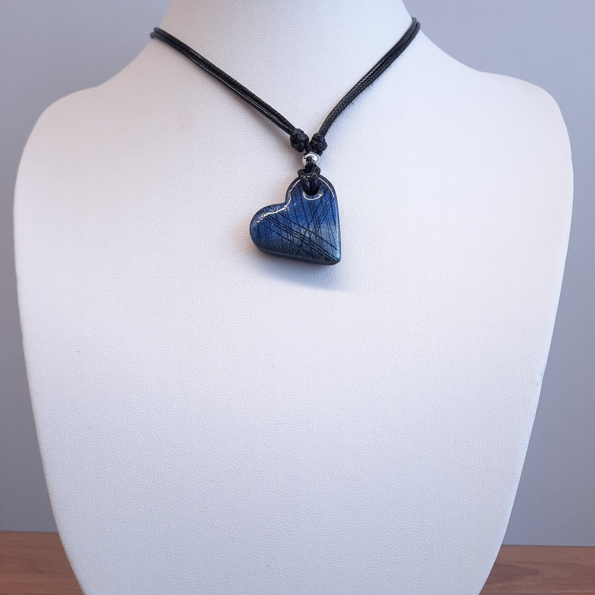 Gargantilla Con Colgante Corazón Clásico Labradorita Azul