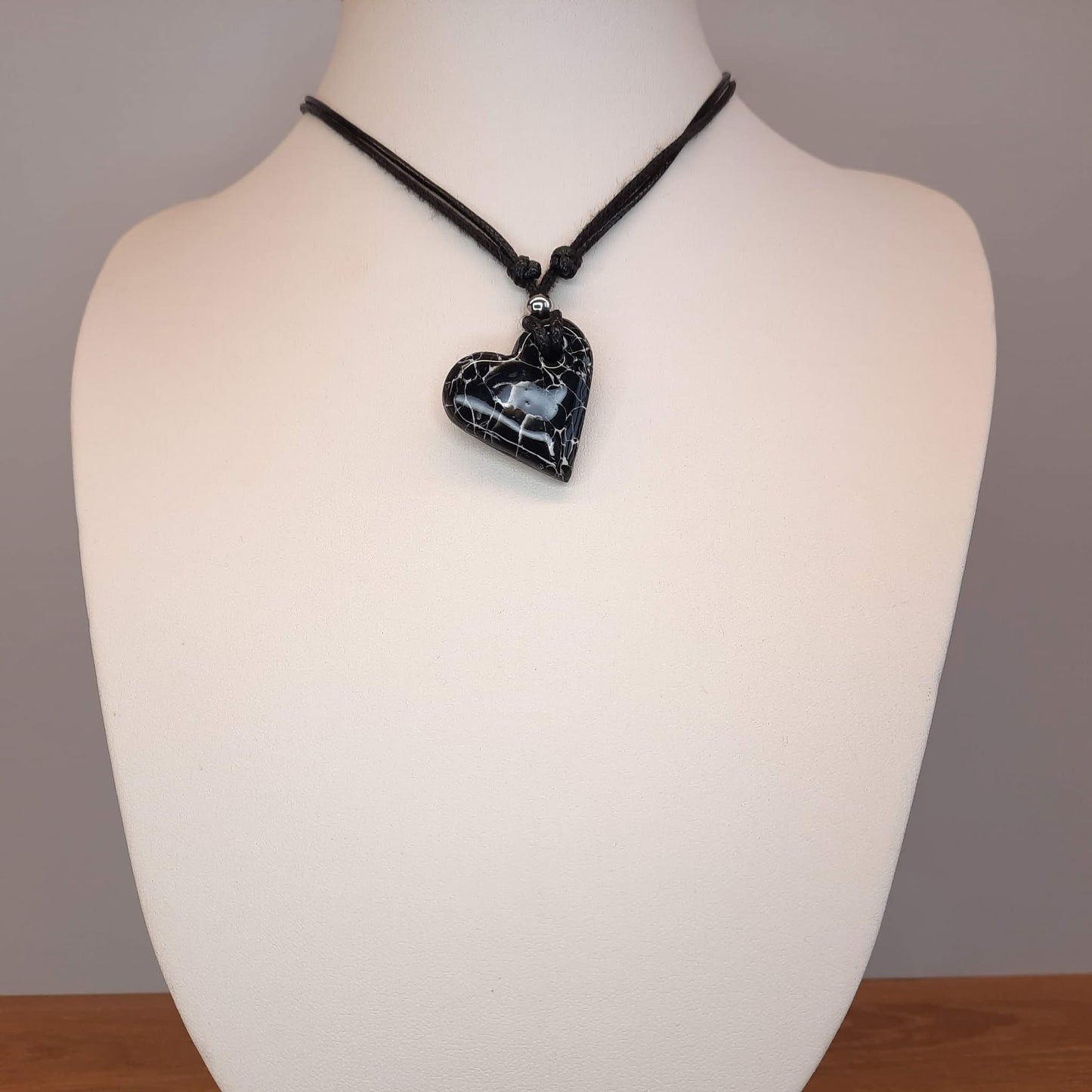 Gargantilla Con Colgante Corazón Clásico Negro Mármol