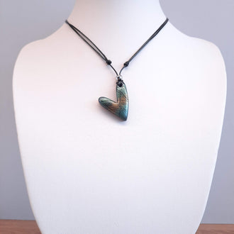 Gargantilla Con Colgante Corazón Delgado Labradorita Azul