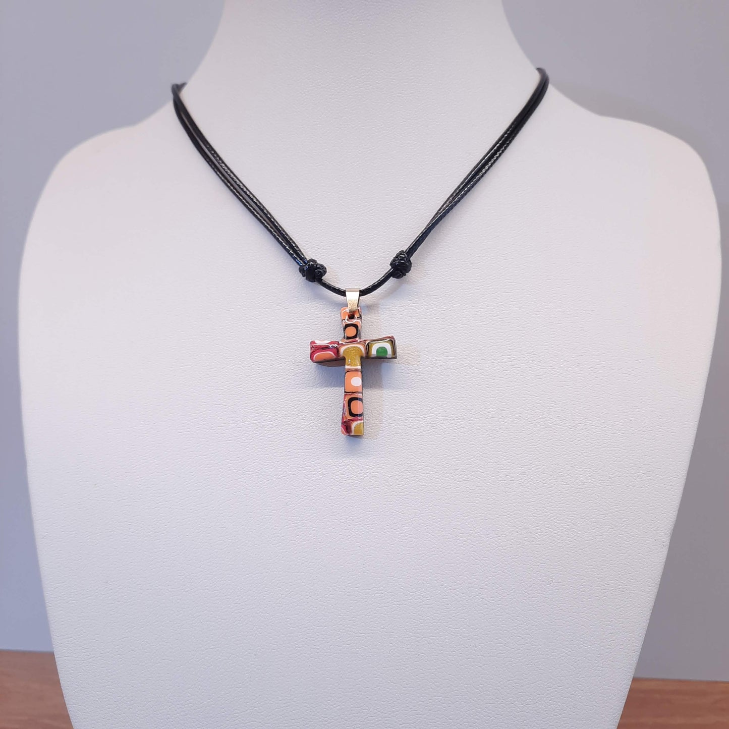 Gargantilla Con Colgante Cruz Arcoíris
