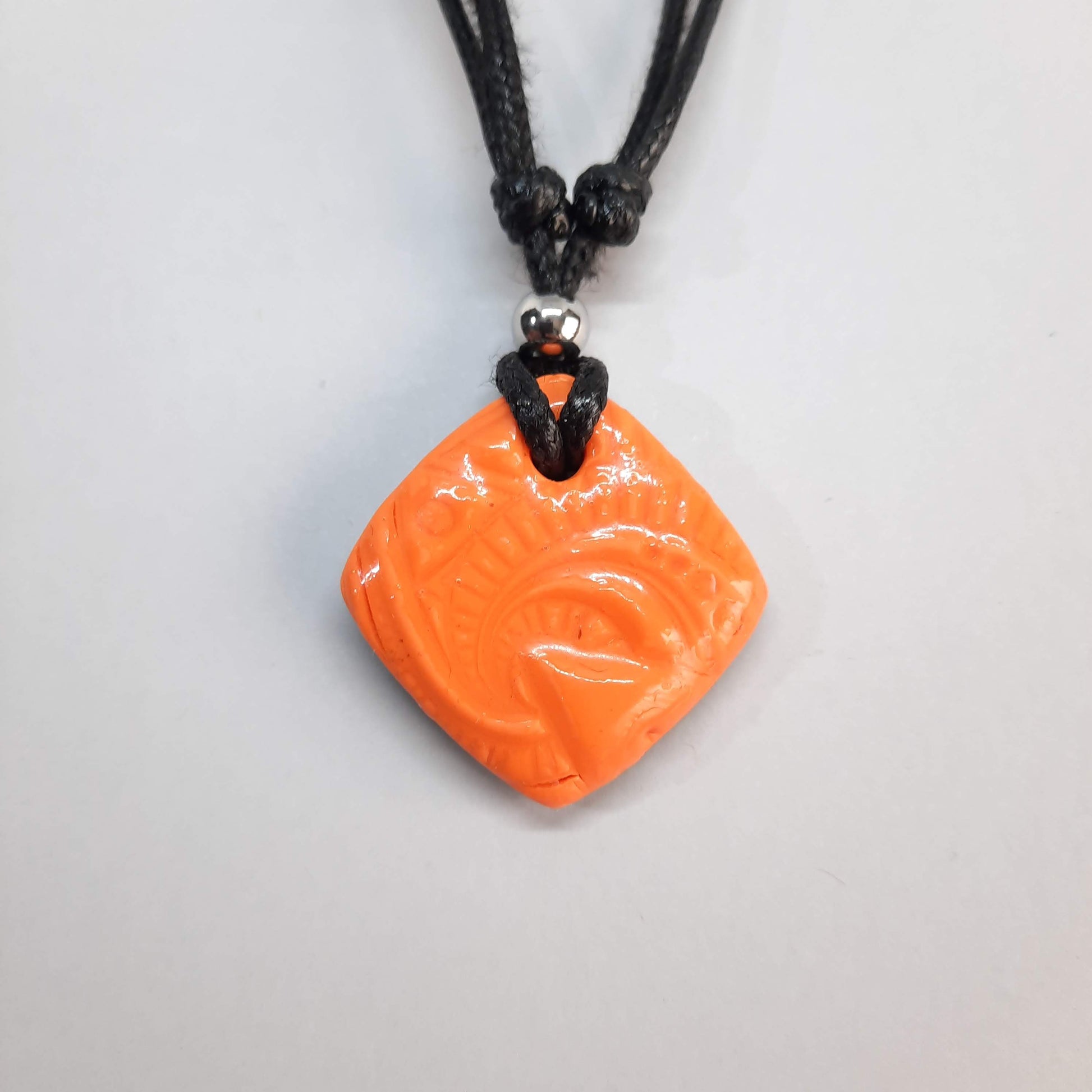 Gargantilla Con Colgante Cuadrado Naranja