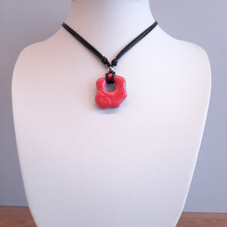 Gargantilla Con Colgante Nube Rojo