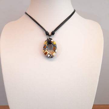 Gargantilla Con Colgante Ovalado Amarillo Antiguo