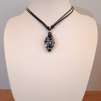 Gargantilla Con Colgante Sevilla Negro Blanco