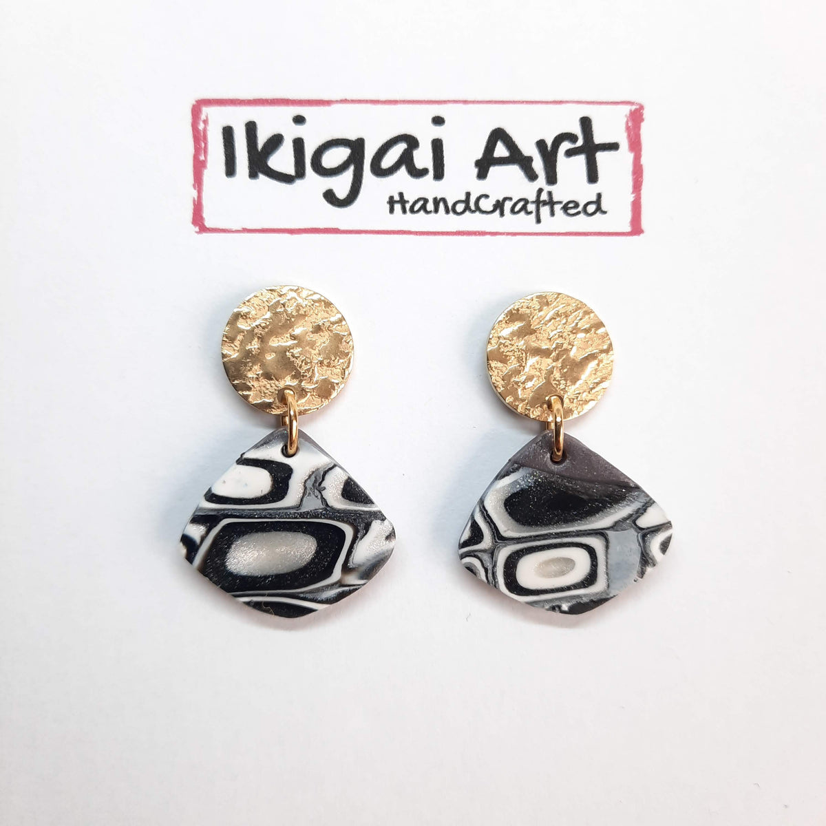 Pendientes Abanico Negro Mosaico con Base Dorada