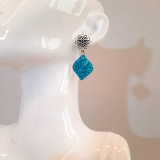 Pendientes India Medianos Aguamarina con Base Acero