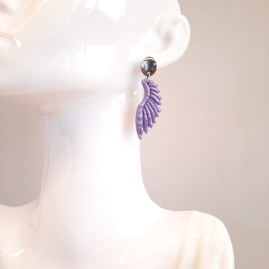 Pendientes Alas Lila con Base Plateada