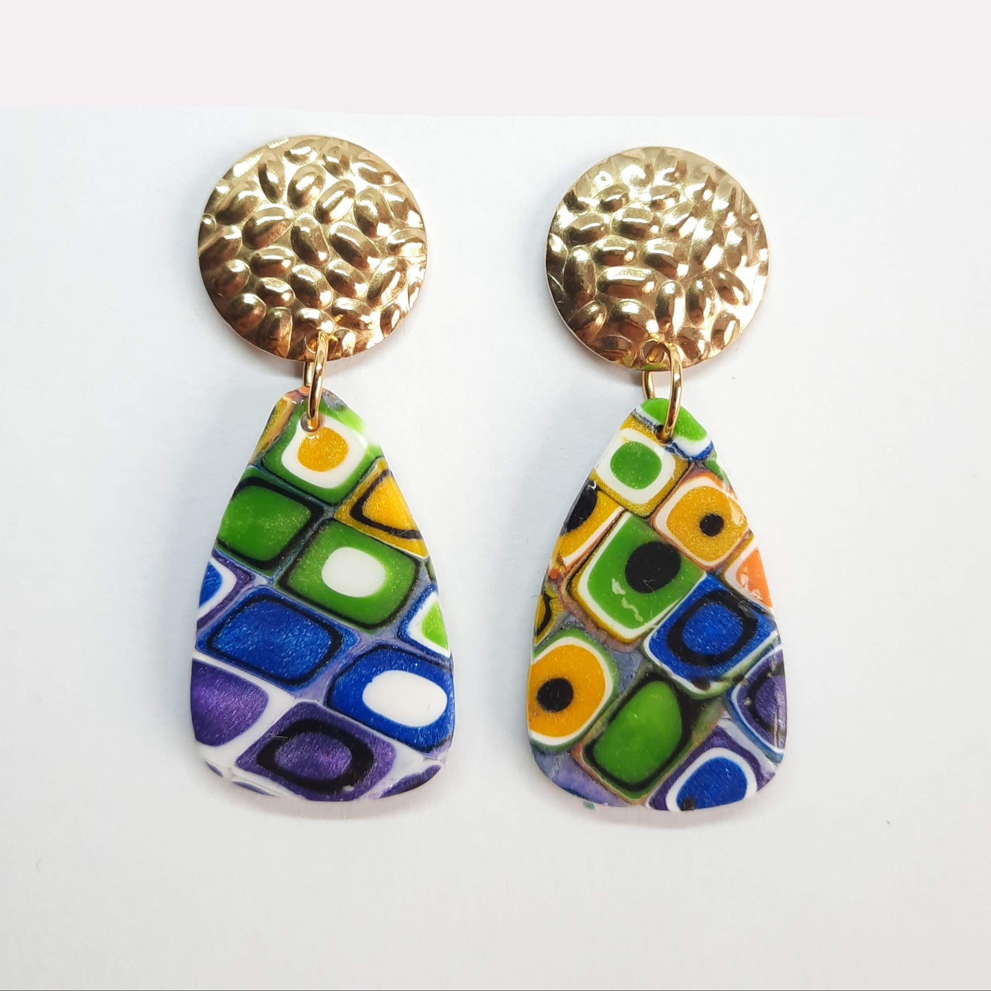 Pendientes Amor Arcoíris Con Base Dorada