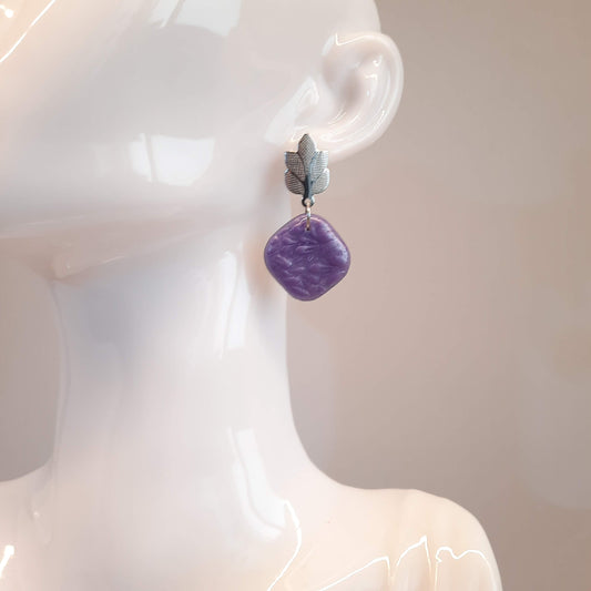 Pendientes Aura Lila con Base Plateada