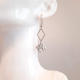 Pendientes India Pequeños Blanco Mármol con Ganchos Plateado