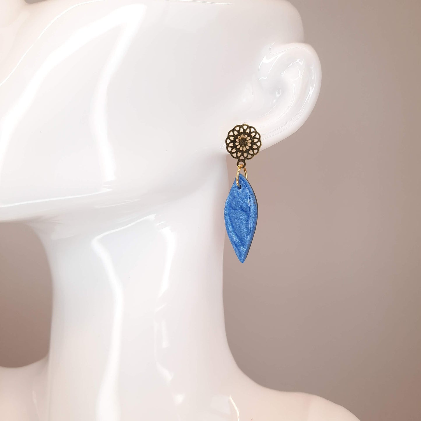 Pendientes Barcelona Azul Con Base Dorada