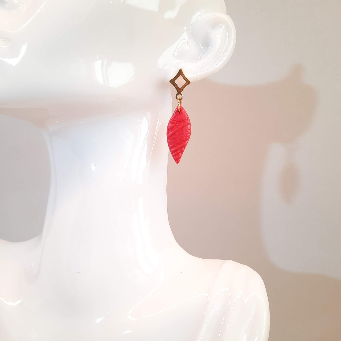 Pendientes Barcelona Rojos con Base Dorada