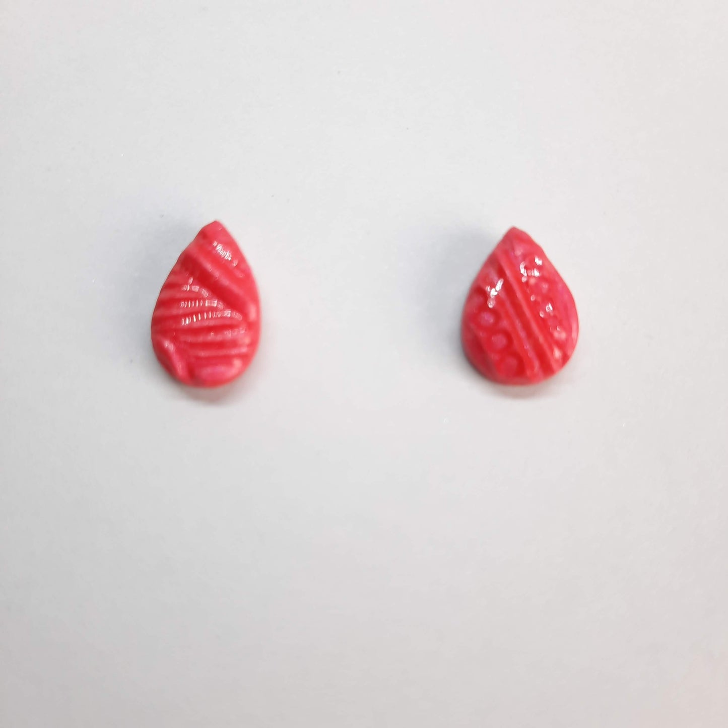 Pendientes Botón Lágrima Rojos